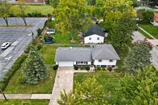 9380 Roosevelt Pl, Crown Point, IN 46307 - Photo 3