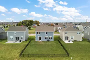 10453 Privet Dr, Crown Point, IN 46307 - Photo 5