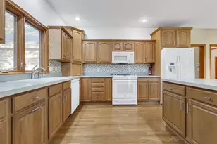 7674 E Potato Hole Ct, New Carlisle, IN 46552 - Photo 9