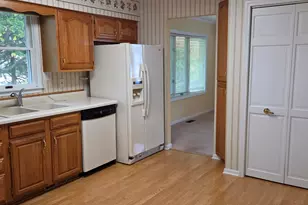 628B Begonia St SE, Demotte, IN 46310 - Photo 5