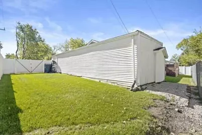 2150 W 95th Avenue, Crown Point, IN 46307 - Photo 5