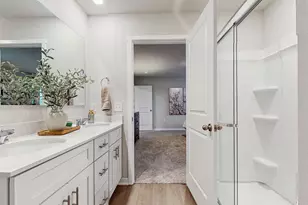 234 W 39th Pl, Hobart, IN 46342 - Photo 9