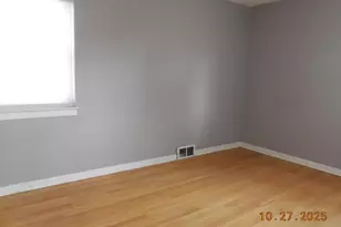 429 Ellsworth St, Gary, IN 46404 - Photo 9