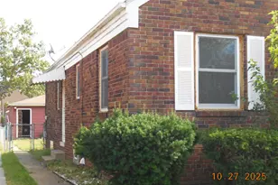 429 Ellsworth St, Gary, IN 46404 - Photo 3