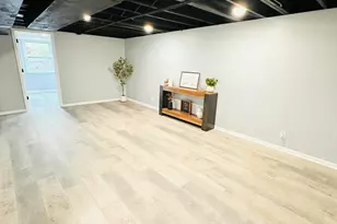 8120 Lakewood Ave, Gary, IN 46403 - Photo 11