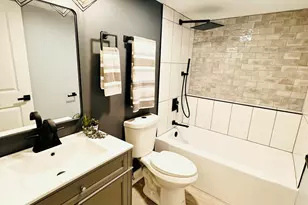 8120 Lakewood Ave, Gary, IN 46403 - Photo 9