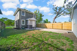 327 Buchanan St, Gary, IN 46402 - Photo 3