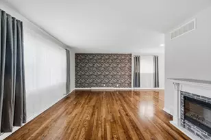 10710 Porter St, Crown Point, IN 46307 - Photo 9