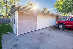 225 N Dwiggins St, Griffith, IN 46319 - Photo 3