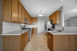 10325 Birchbrook Dr, Dyer, IN 46311 - Photo 7