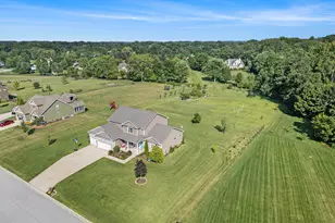 877 Farmview Dr, Valparaiso, IN 46383 - Photo 37