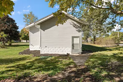 813 Carnation Street SE, Demotte, IN 46310 - Photo 5