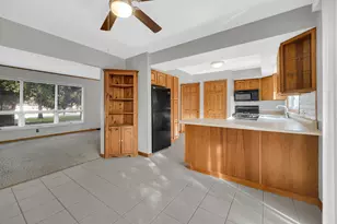 25 E Hoehn St, Wheatfield, IN 46392 - Photo 7