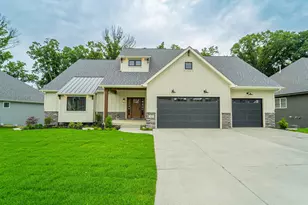 161 N Winterberry Dr, Valparaiso, IN 46385 - Photo 1