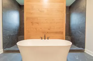 161 N Winterberry Dr, Valparaiso, IN 46385 - Photo 25