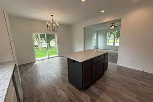 717 Lake St, Hobart, IN 46342 - Photo 9