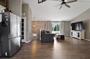 3984 Kingsway Dr, Crown Point, IN 46307 - Photo 9