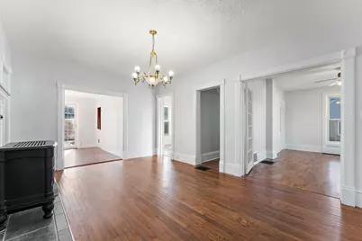 557 W Chicago Street, Valparaiso, IN 46385 - Photo 7