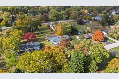 602 Forsythia Street SE, Demotte, IN 46310 - Photo 3