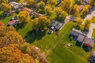 411 Nantucket Rd, Valparaiso, IN 46385 - Photo 3