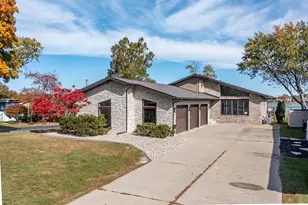 3488 W Lakeshore Dr, Crown Point, IN 46307 - Photo 1