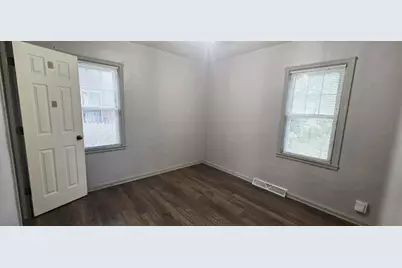 2631 Parkway Drive, Highland, IN 46322 - Photo 9