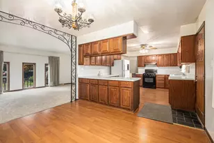 7905 Frederick Ave, Munster, IN 46321 - Photo 5