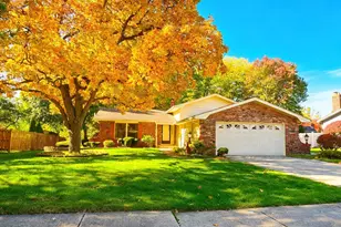 2324 Robinhood Blvd, Schererville, IN 46375 - Photo 3