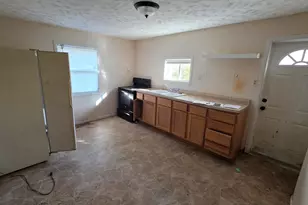 2304 S Meeker Ave, Muncie, IN 47302 - Photo 3