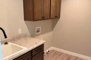 821 9th St SW, Demotte, IN 46310 - Photo 5