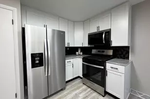 8009 Greenwood Ave, Munster, IN 46321 - Photo 9