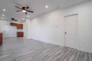 519 W 39th Ave, Gary, IN 46408 - Photo 9