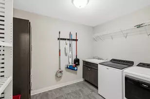 2331 Waterford Cir W, Schererville, IN 46375 - Photo 33