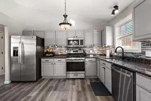 696 Admiral Dr, Westchester Township, IN 46304 - Photo 7