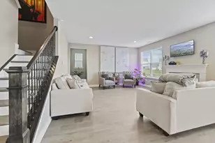 2436 Creek Bank Dr, Columbus, IN 47201 - Photo 5