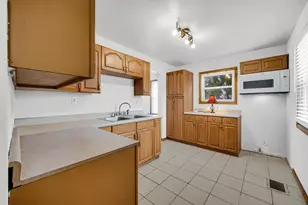 8212 W Taft St, Merrillville, IN 46410 - Photo 9