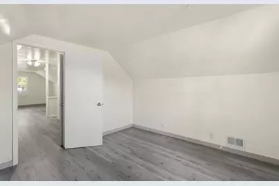 709 Indiana Avenue, Michigan City, IN 46360 - Photo 15