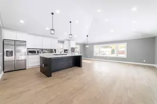 8205 Parkview Ave, Munster, IN 46321 - Photo 5