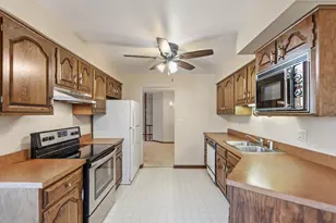 2022 Windsor Ct, Schererville, IN 46375 - Photo 7