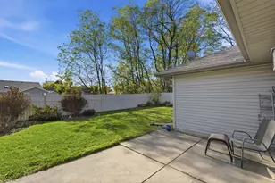 239 Laura Ln, Hobart, IN 46342 - Photo 17