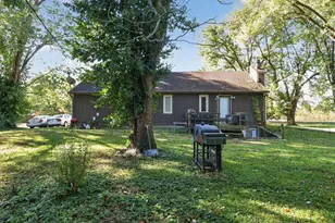 1404 Utica-Sellersburg Rd, Jeffersonville, IN 47130 - Photo 3