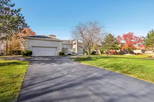 828 Royal Dublin Ln, Dyer, IN 46311 - Photo 3