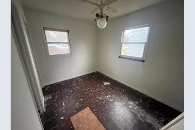 1303 W Cleveland Avenue, Hobart, IN 46342 - Photo 7