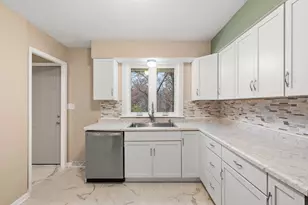 6131 Glen Dr, Merrillville, IN 46410 - Photo 7