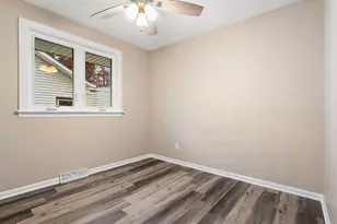 6131 Glen Dr, Merrillville, IN 46410 - Photo 13