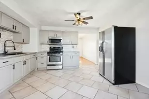 317 Midway Dr, Valparaiso, IN 46385 - Photo 5