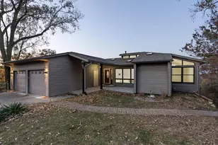 22 Skyline Dr, Ogden Dunes, IN 46368 - Photo 3