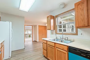 147 Mallard Pointe Dr, Valparaiso, IN 46385 - Photo 13