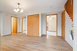 147 Mallard Pointe Dr, Valparaiso, IN 46385 - Photo 7