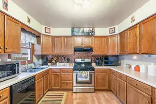 5076 Honeysuckle Ave, Portage, IN 46368 - Photo 5